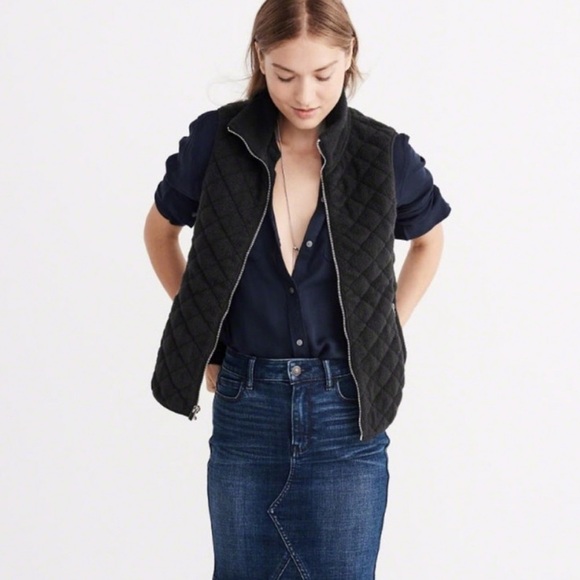 ABERCROMBIE & FITCH Quilted Vest - Picture 3 of 11